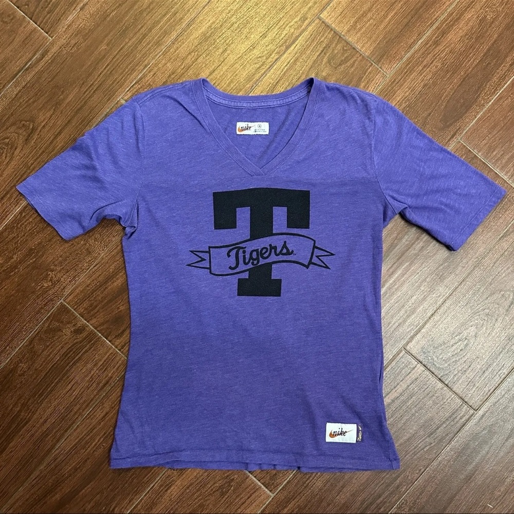 Vintage Nike LSU Women's V-Neck Short Sleeve T-Shirt Purple Size M